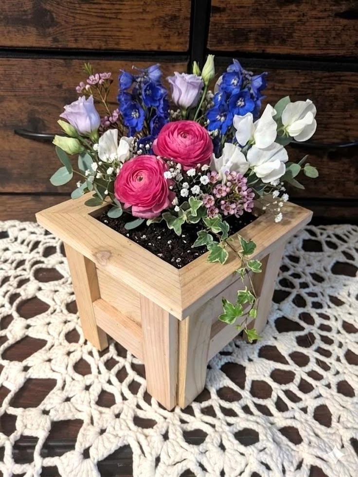 Western Red Cedar Planter Handmade – 8 x 8.5 x 7.5 Inches