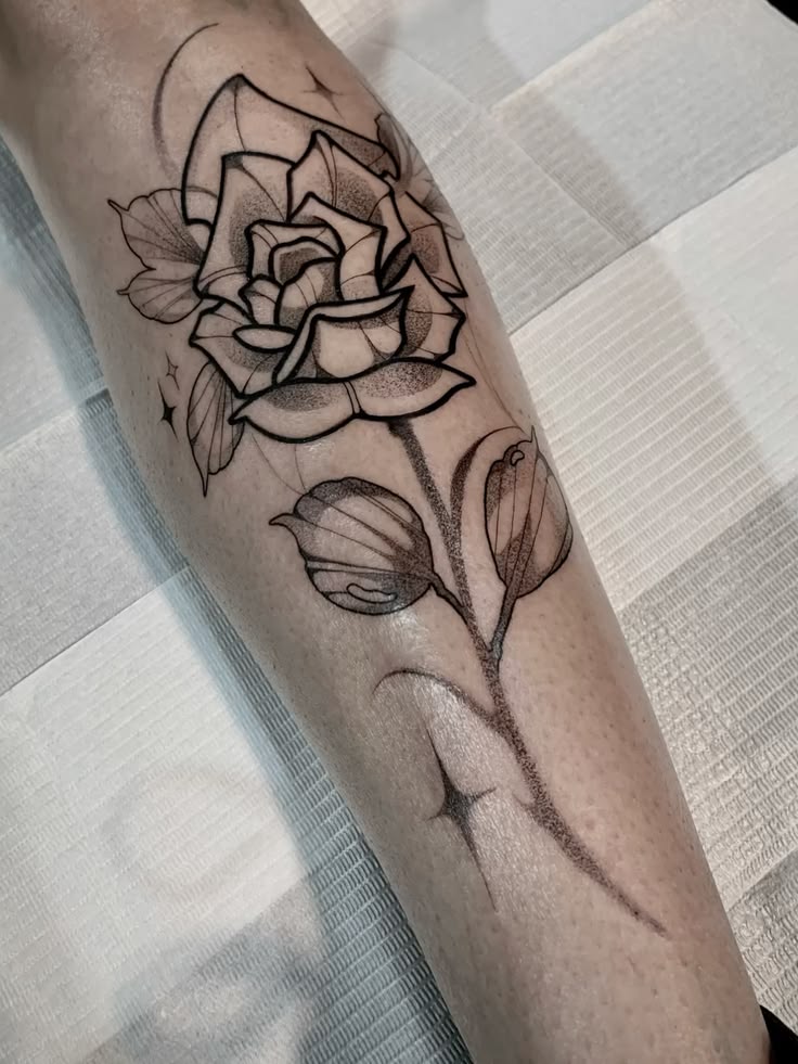Tattoo floral blackwork sacolink