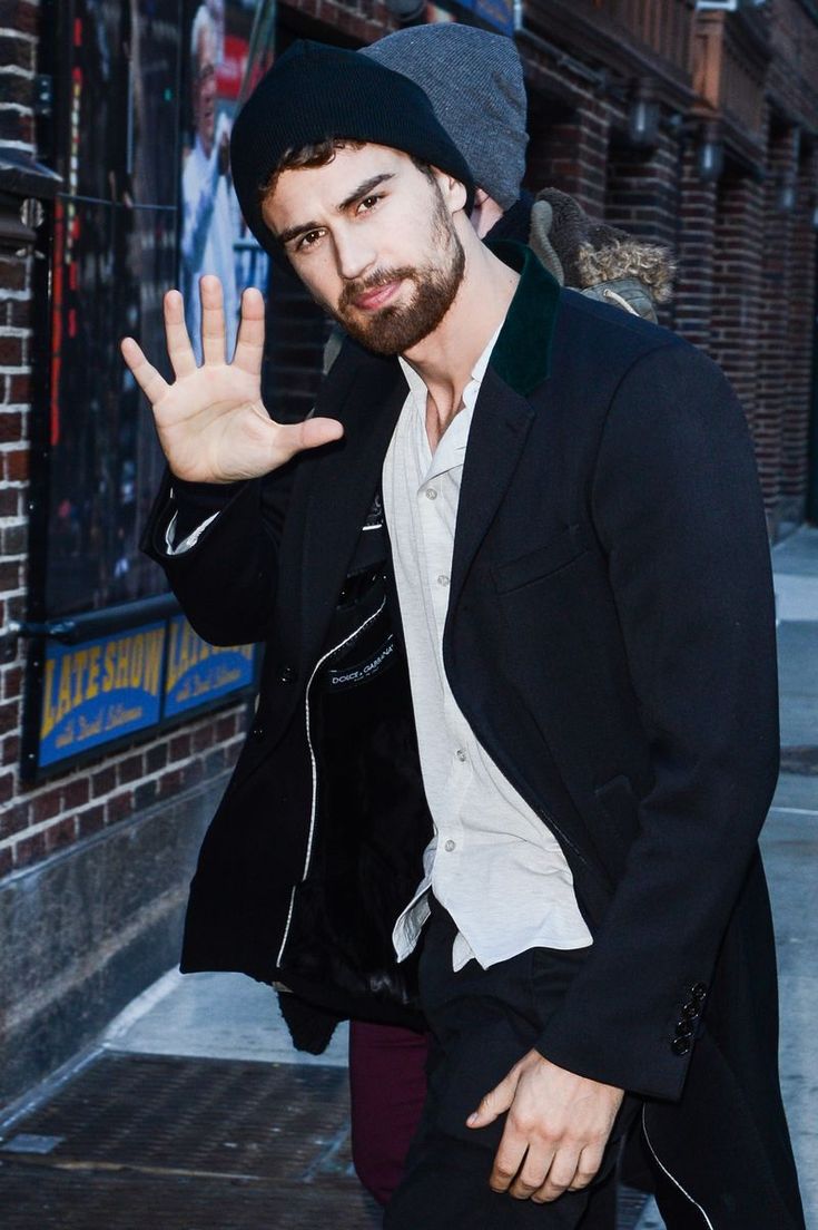 In Defense Of Theo James' Hotness - MTV