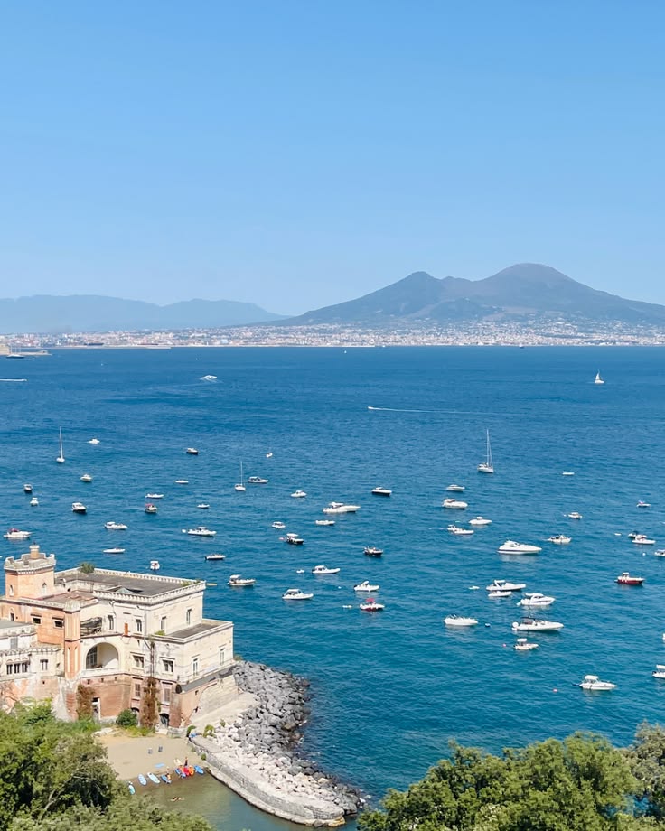 Postcards from Naples 🌊🍝🌞🍕🌶️🍋🎨

Inutile dire che ci tornerei