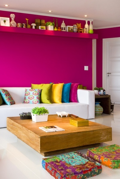 Arquiteta e decoradora Andrea Murao. Bright pink walls with 