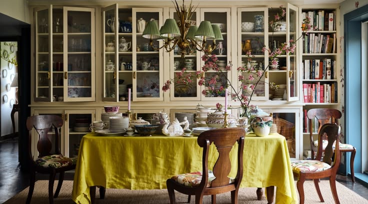 Stylist Mieke ten Have Knows Her Way around a Holiday Table 