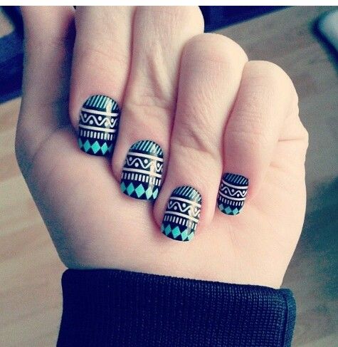 #Uñas en Nueva Linea lo tenemos todo. Konad Nails art #Belle