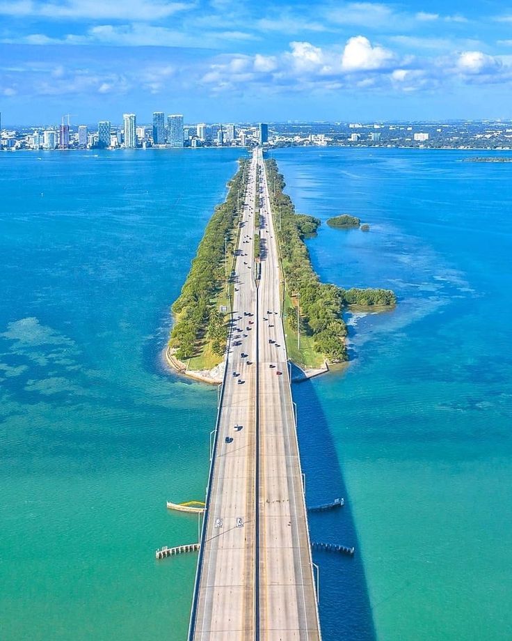 Happy Monday, Miami! #biscaynebay #baysidemiami #bayfrontpar