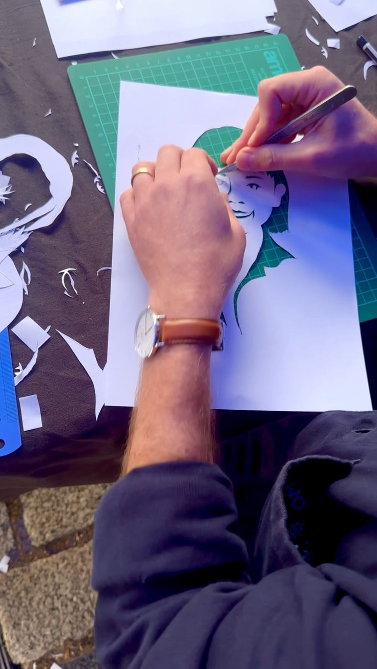 15-Minute Papercut Portraits?! 🙋‍♂️

An incredible response 