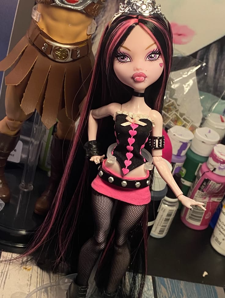 Chicmaxxnesss | Two pretty best friends Draculaura available