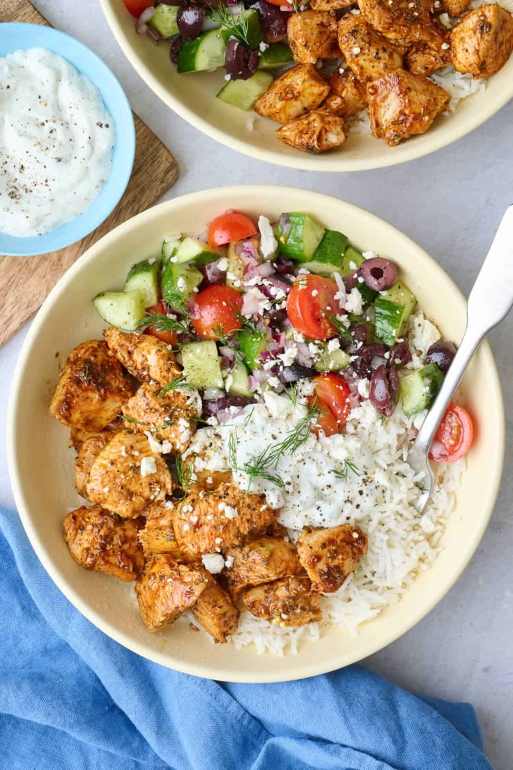 These Greek chicken bowls are such an easy way to turn simpl