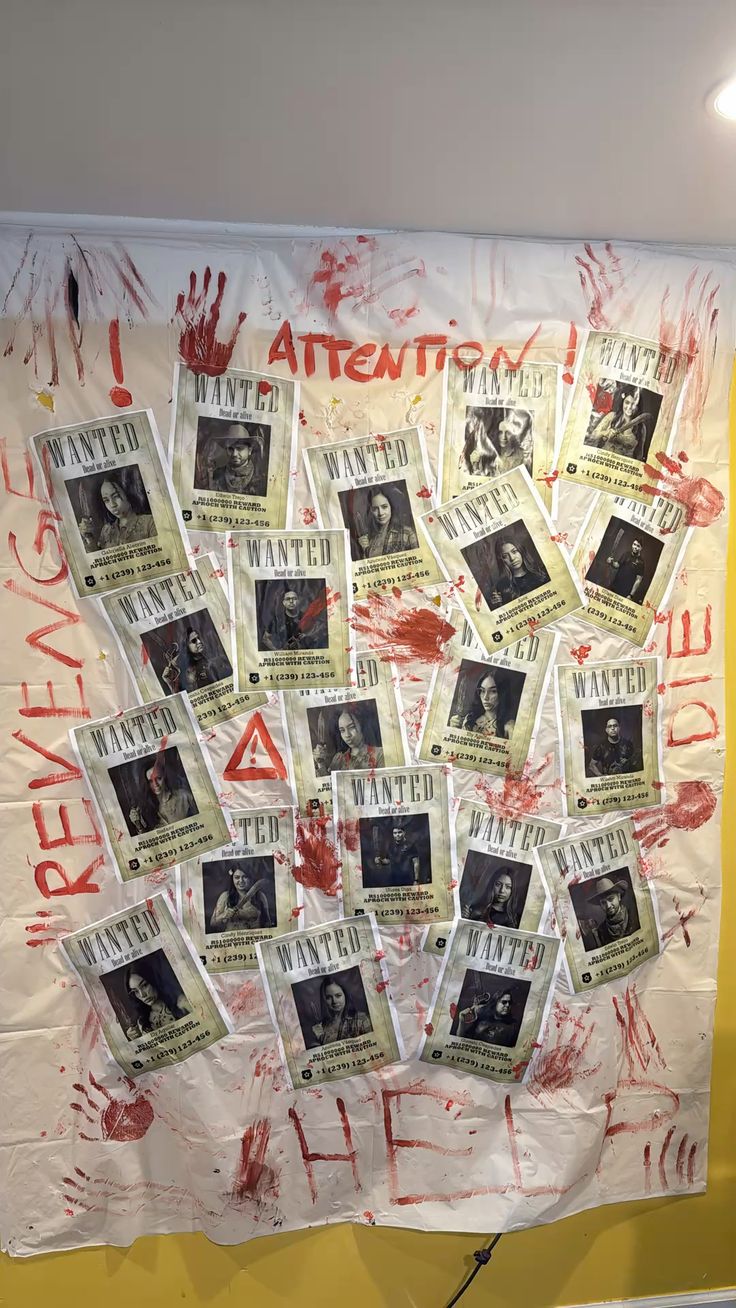 A criative wall made with photos of all the guests of the pa