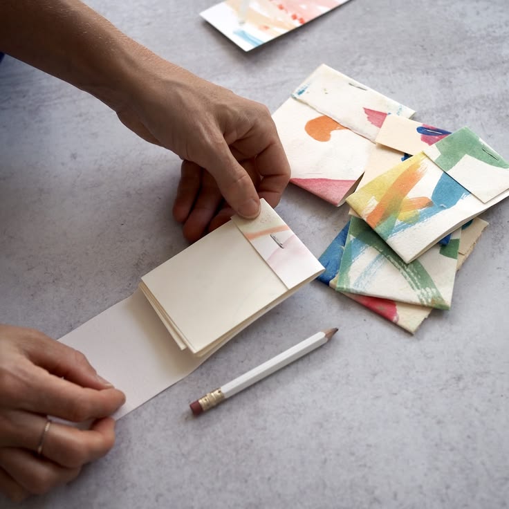make your own: recycled matchbook sketchpads. – Reading My T