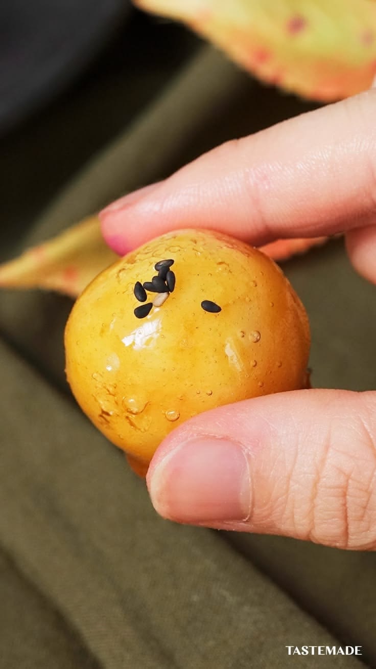 秋といえば、やっぱりさつまいも🍠

本物の飴！？と疑ってしまうような、丸くて可愛いコロコロ大学芋を作ってみたよ✨
パリッ
