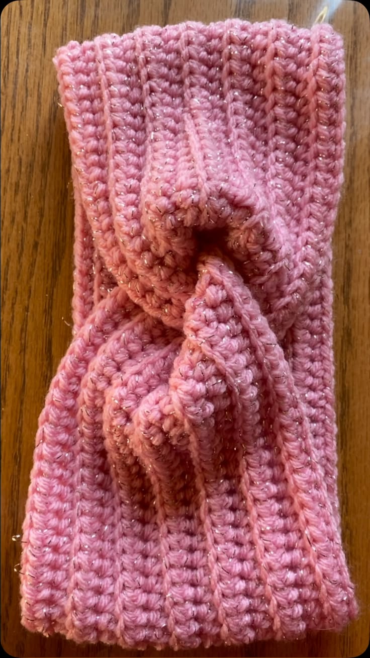 Want to make a super easy twisted crochet headband? Comment 