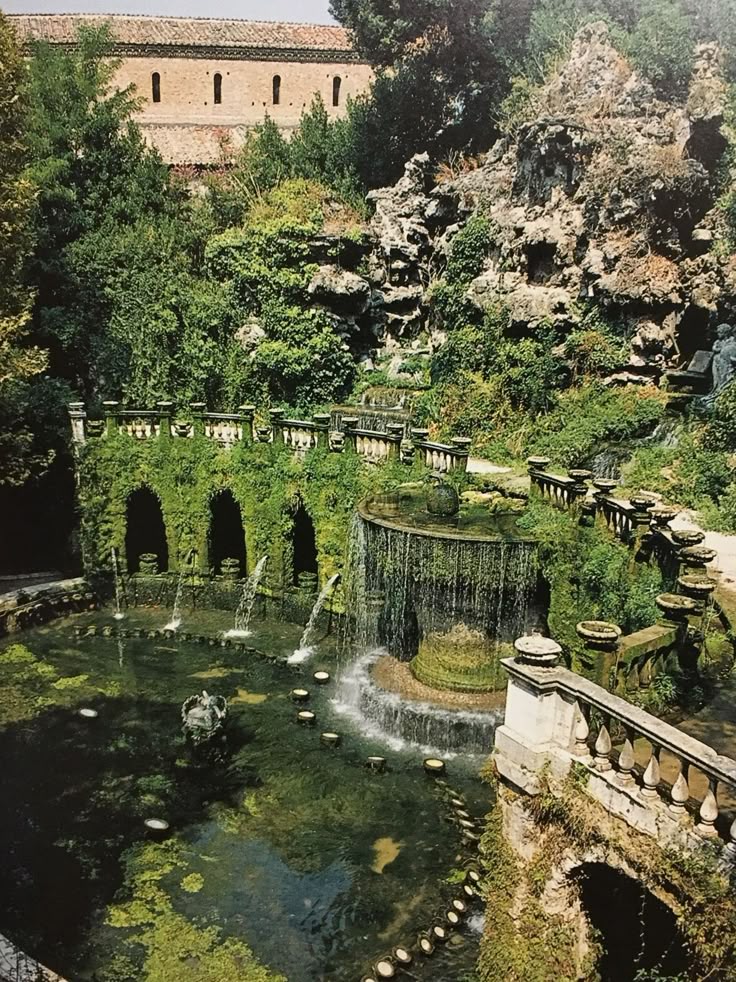 Villa d'Este este o vilă din secolul al XVI-lea din Tivoli, 