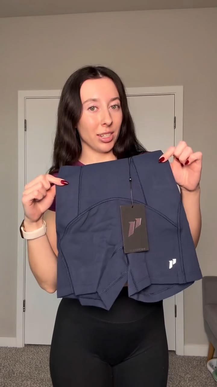 🎥: @mcuriefit on IG
Looking for a workout outfit that's equa