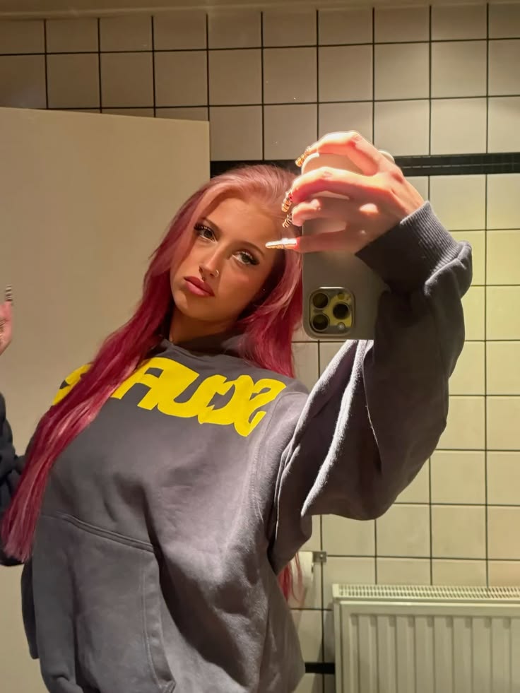 Scuffers hoodie - long nails - red and pink hair