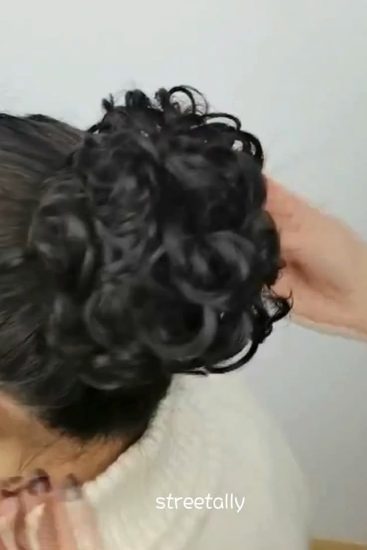 Easy‑to‑wear synthetic messy bun attached to an elastic rubb