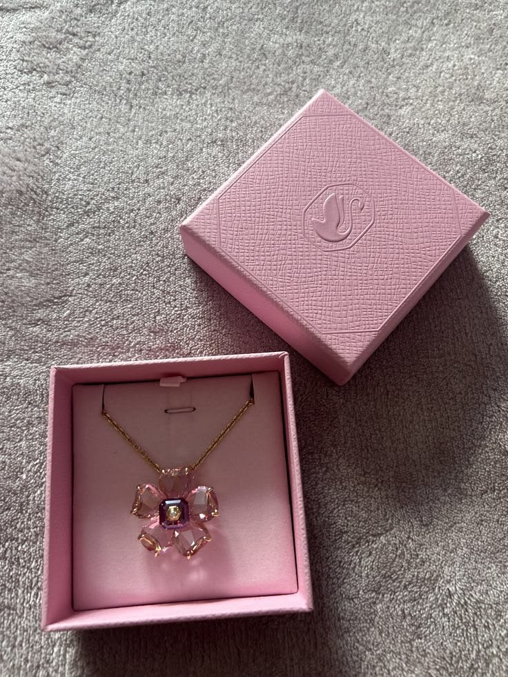 #pendant #pink