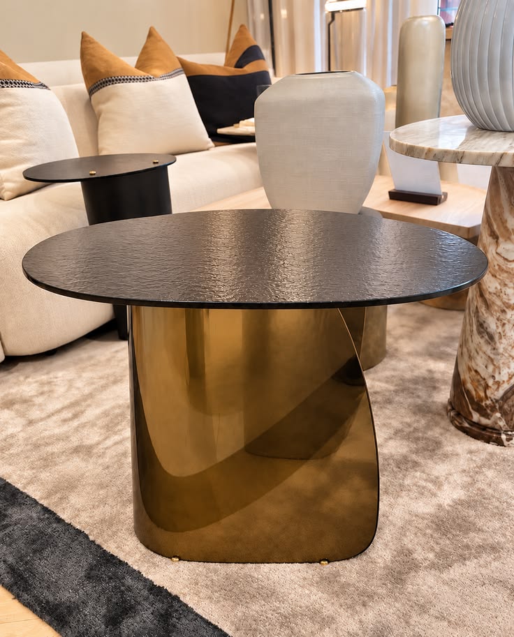 The delicacy of the curves and soft shapes of the Blur table
