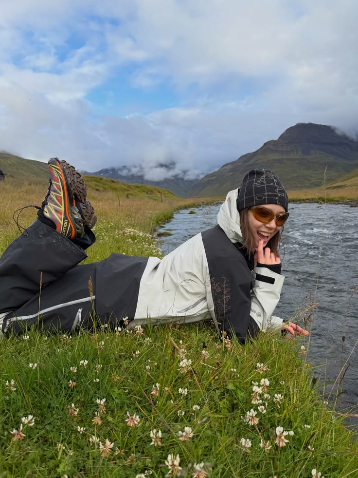 ah. the famous icelandic summer heat 💛🩵🤍💛🩵🤍 

@elevenexperie