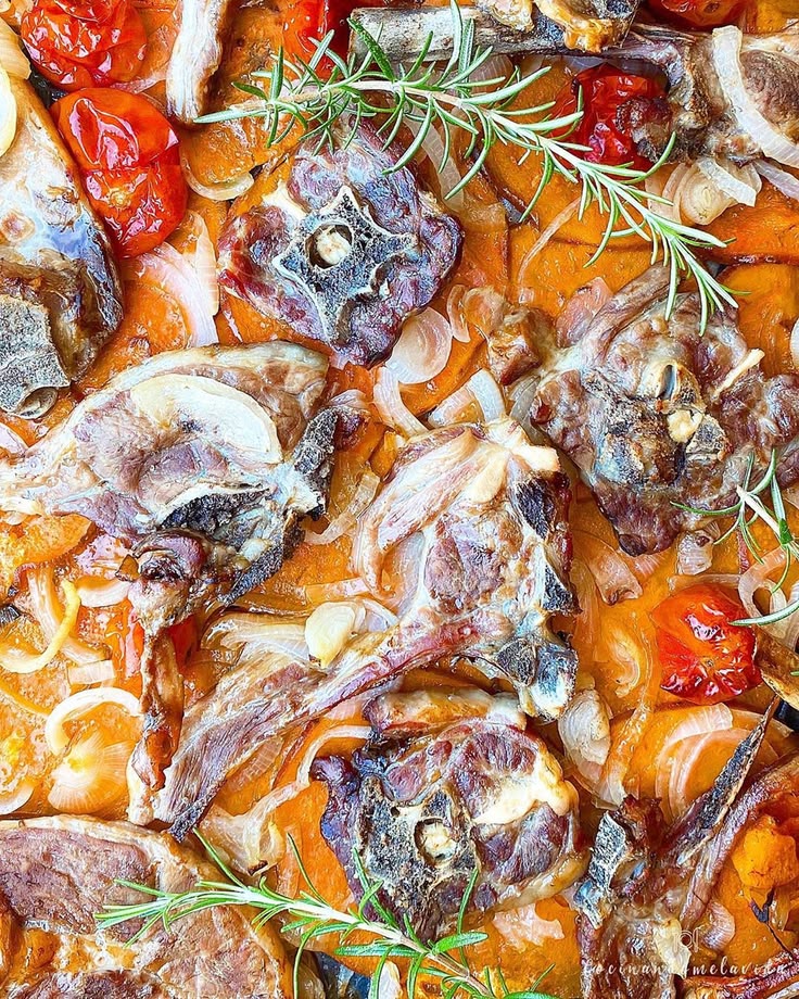 CHULETAS DE CORDERO AL HORNO CON VERDURAS Estos son los ingr