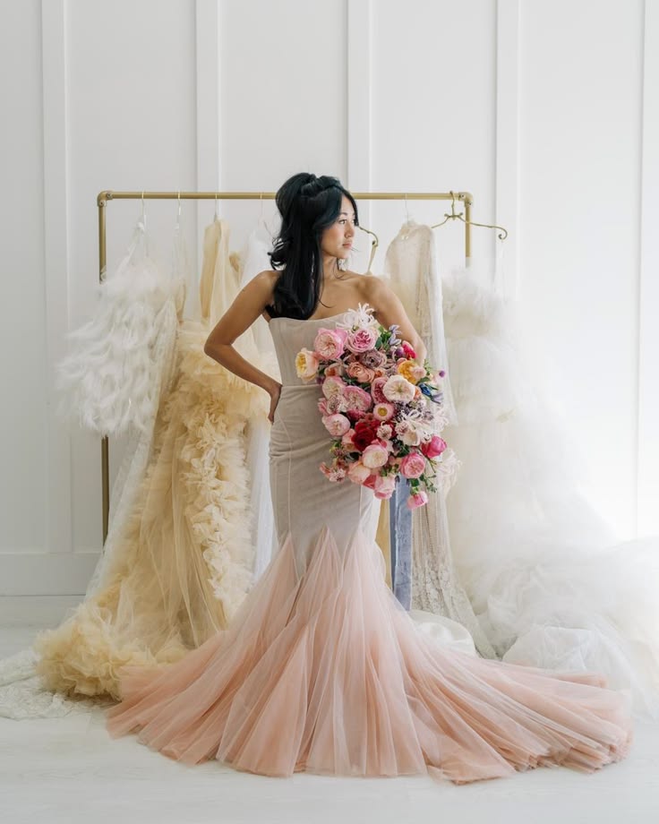 Asymmetrical bouquets embrace the natural form and movement 