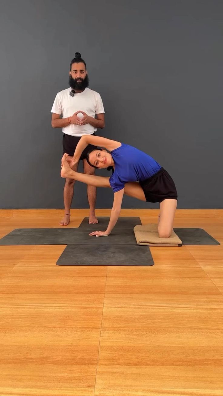 How to do Visvamitrasana Variantion or Ardha Vishwamitrasana