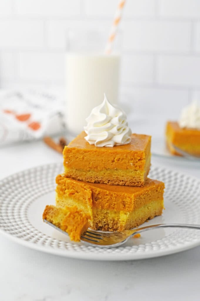 These Pumpkin Spice Gooey Bars are a soft, buttery dessert r