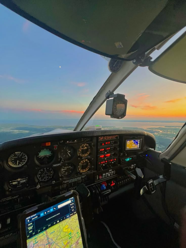 pilot aesthetic - private pilot - female pilot - woman pilot
