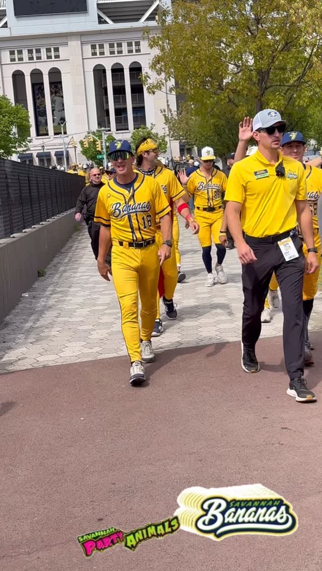 We went to see 🍌#SavannahBananas vs 🐵#PartyAnimals at #Yanke