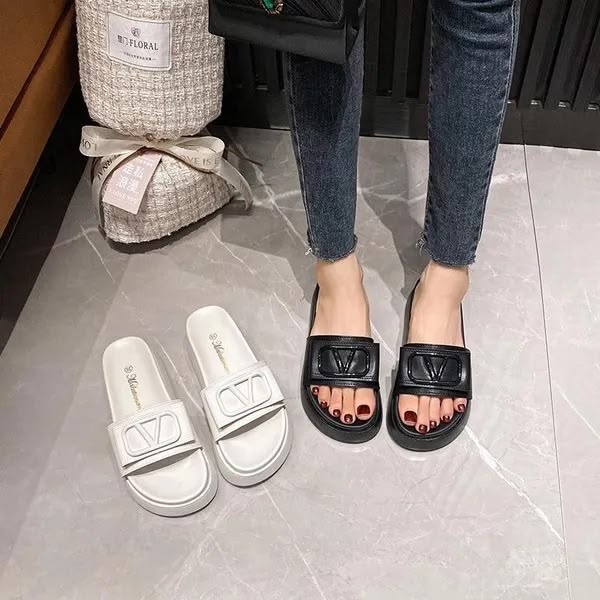 ✨ Easy style, all day long.
The kind of sandals you can slip