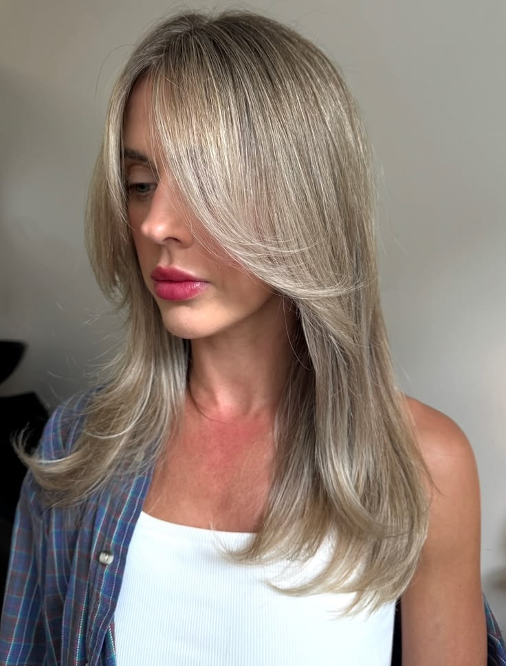 25 Stunning Gray Blending Hair Ideas In 2026 | Fabbon
