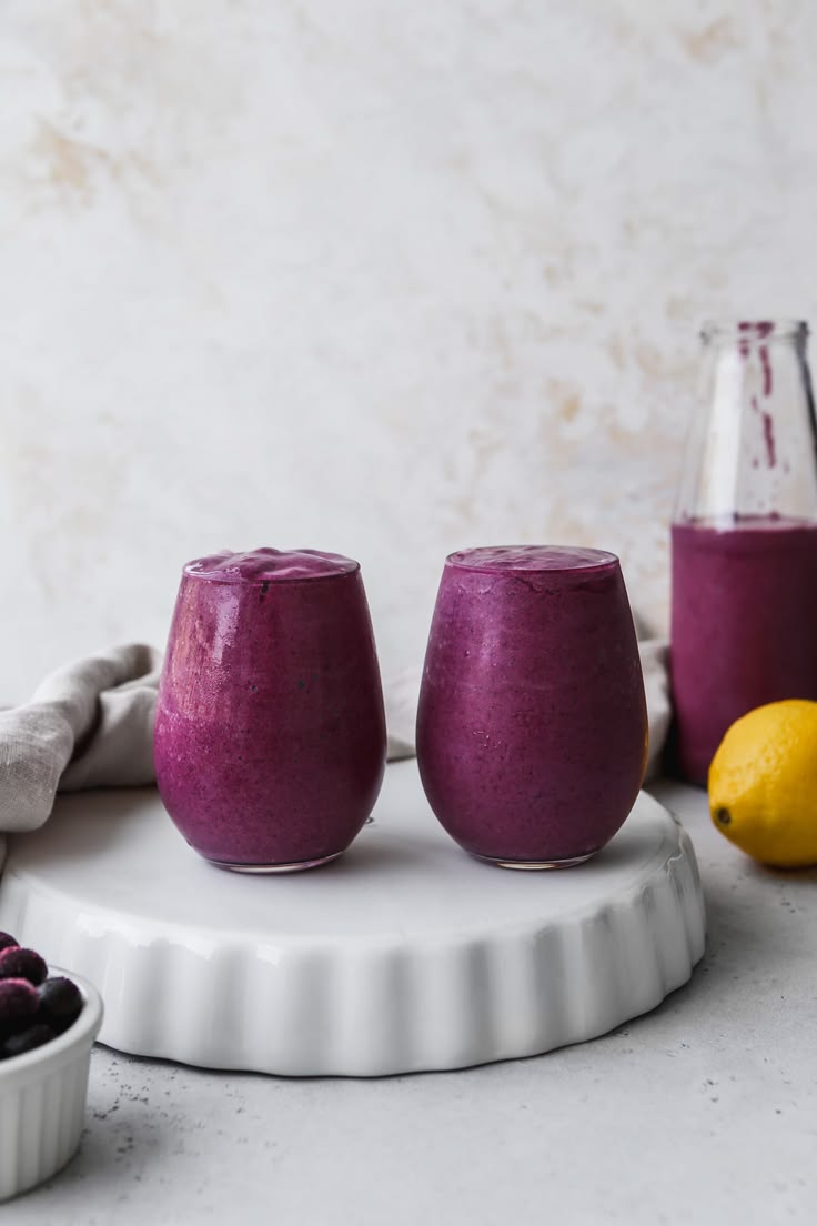 Blueberry Avocado Smoothie With Lemon & Yogurt