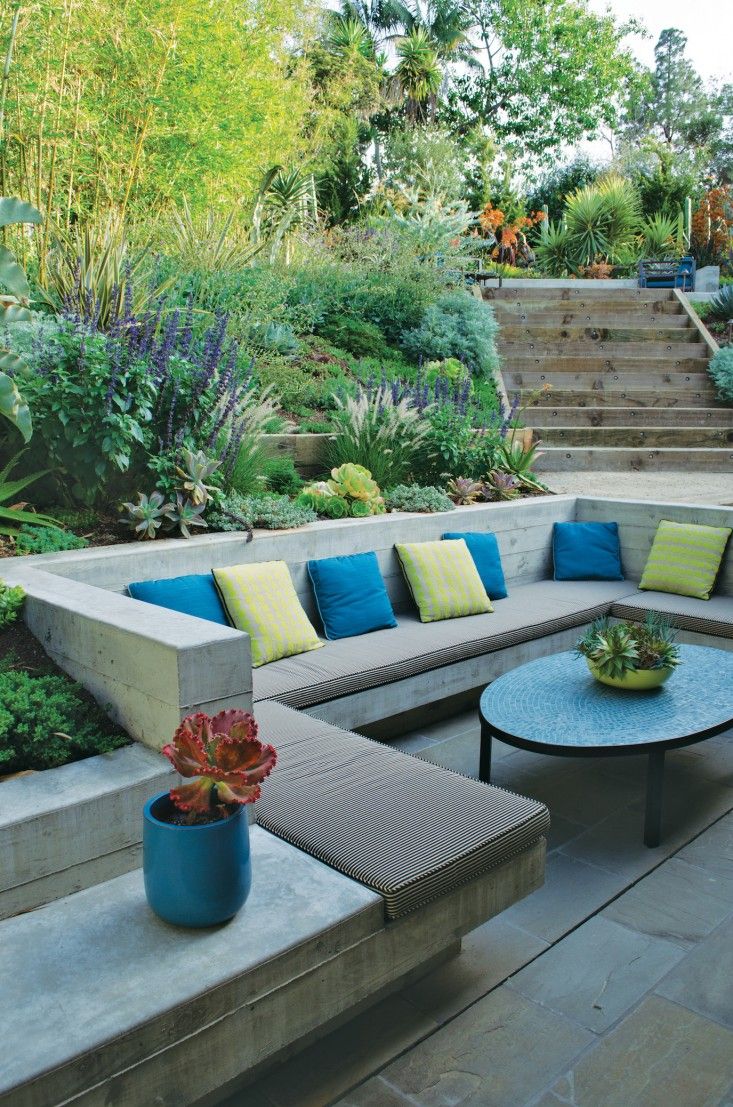Good way to step retaining wall