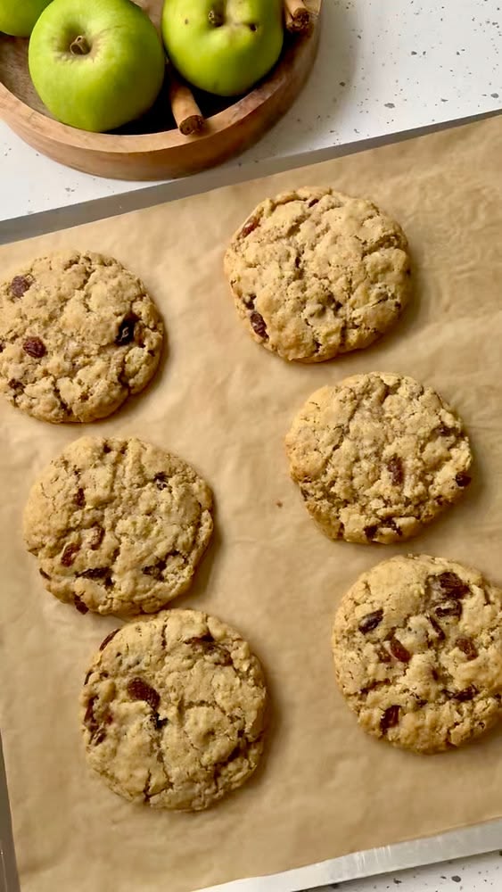 Vegan Apple and Raisin Oaty Cookies Recipe