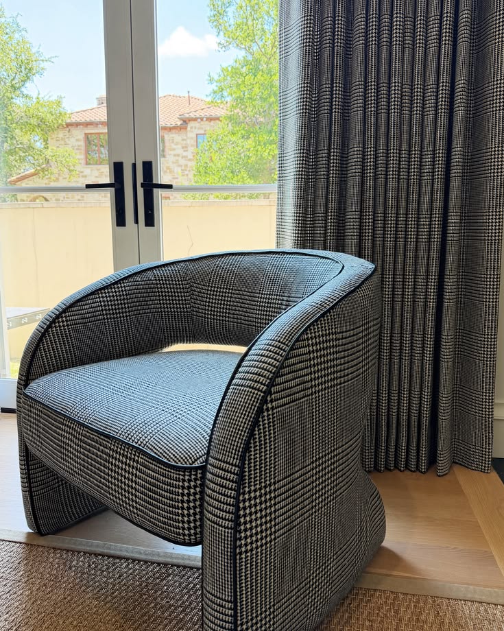 A classic pattern, tailored to perfection. 🧸

Custom drapery