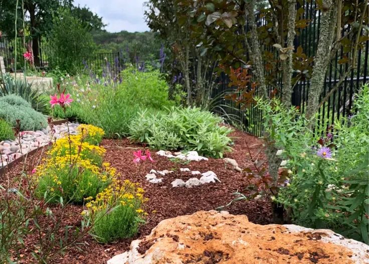 20 Ways to Grow a Beautiful Garden with Zero Maintenance