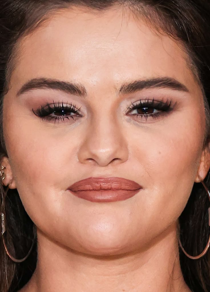 Makeup at the 2024 SAG Awards focused on fresh skin and soft