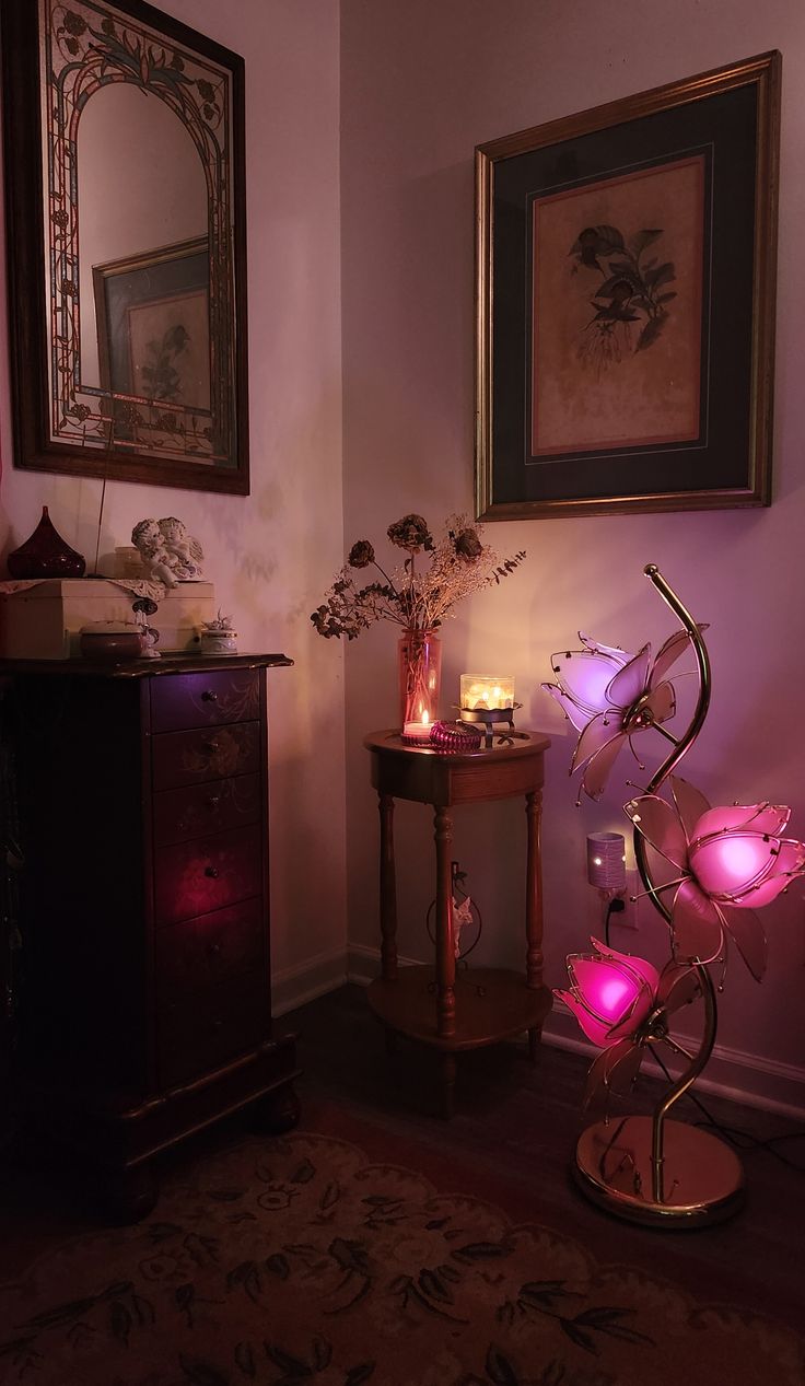 #vintagedecor #lotuslamps #hollywoodregency #vintage #maxima