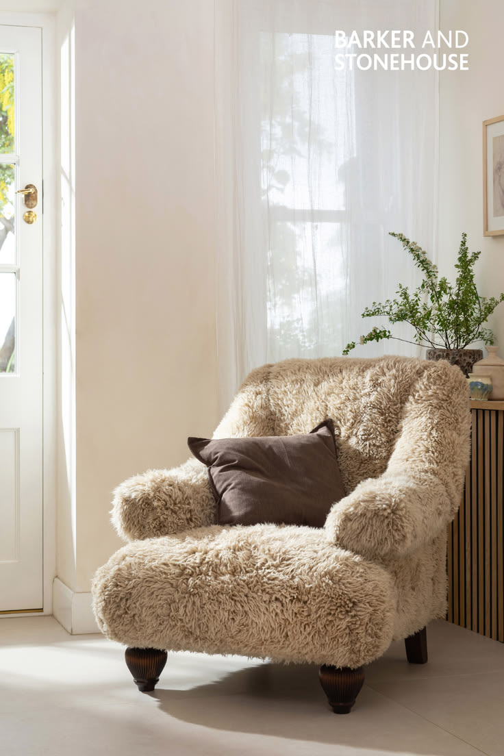 Discover this luxurious natural wool armchair from the Tetra