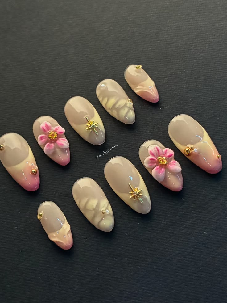 Spring time nails 💐✨

Order via dm now!! 🤞🏾

Made these for 