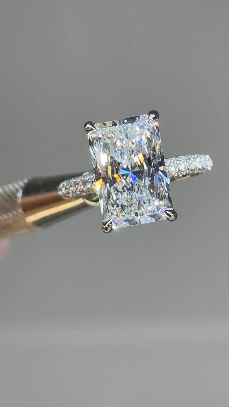 Ring style: Catherine