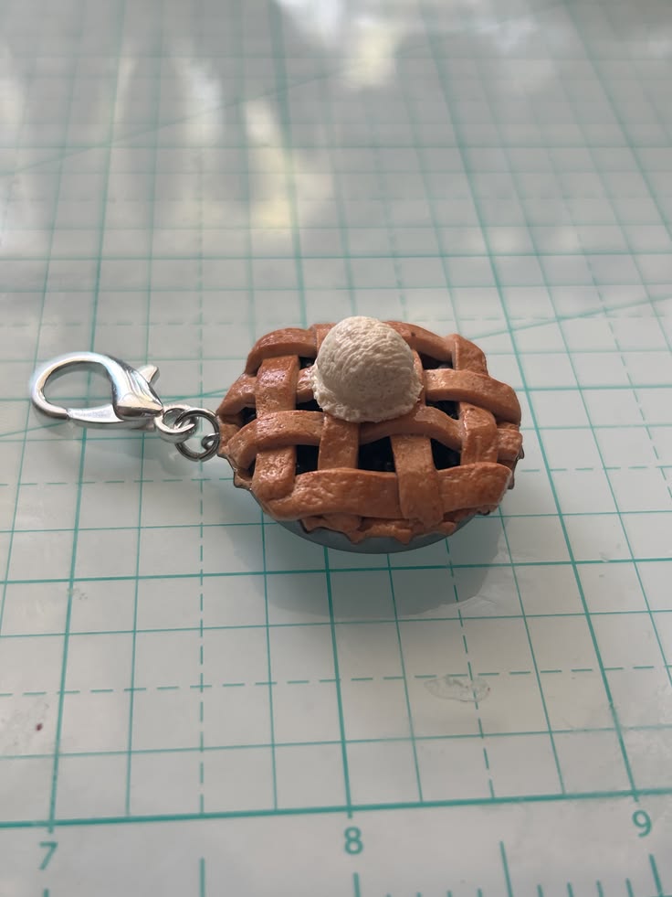 Ooh what a cute, abd fun way to accessorize!! For all pie lo
