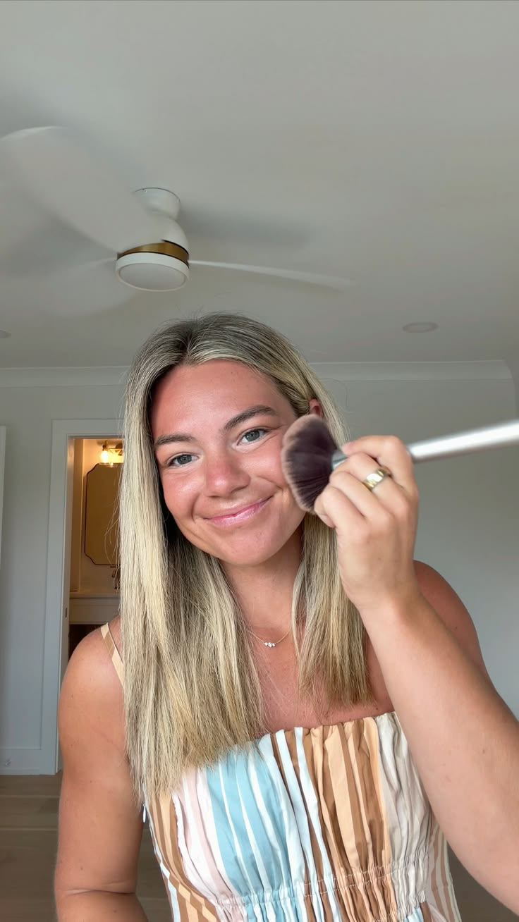 This simple non-toxic makeup routine gives a natural, glowy 