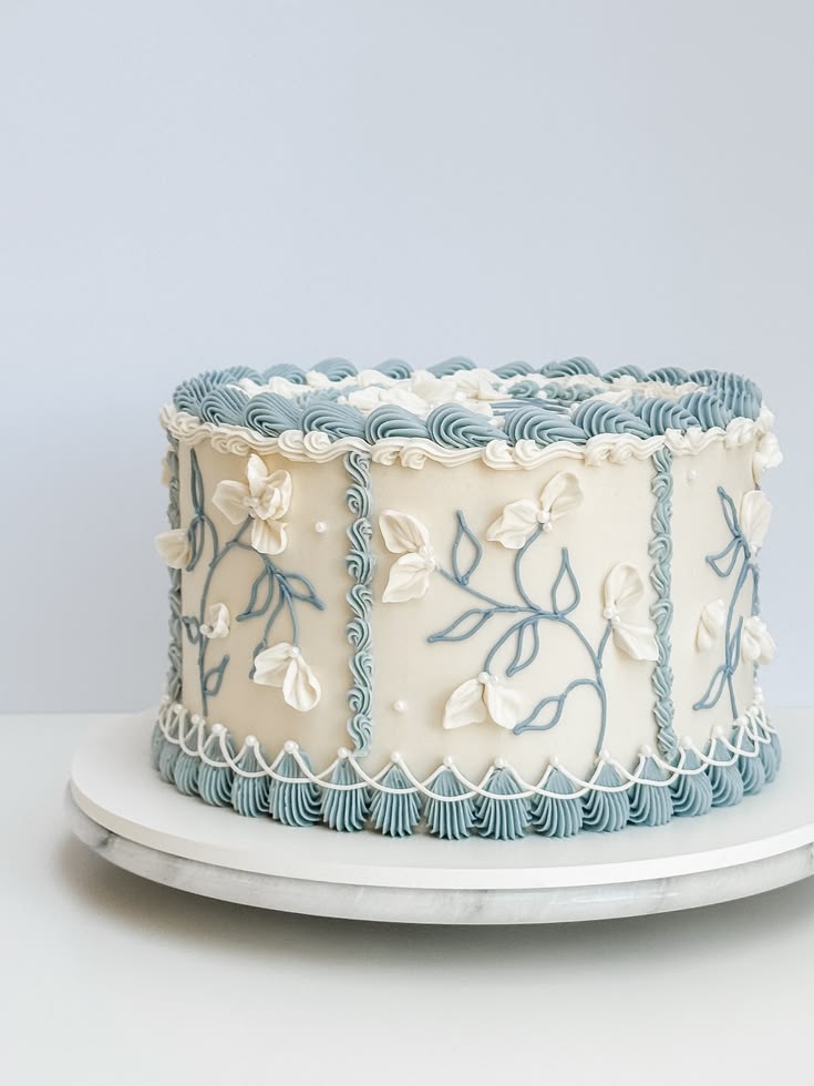 For Abbey on her birthday 🤍
.
.
.
.
.
#lilacakeshop #florall