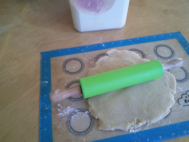 Silicone rolling pin #Giveaway. ENDS 12/14. US. via @momknow