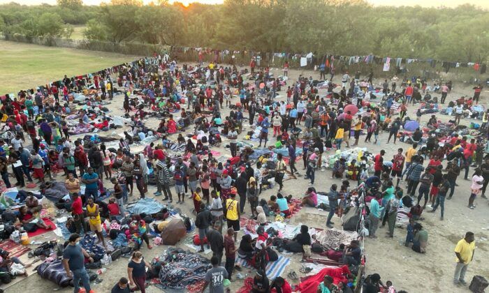 Thousands of Illegal Immigrants Amass Under Bridge in Texas