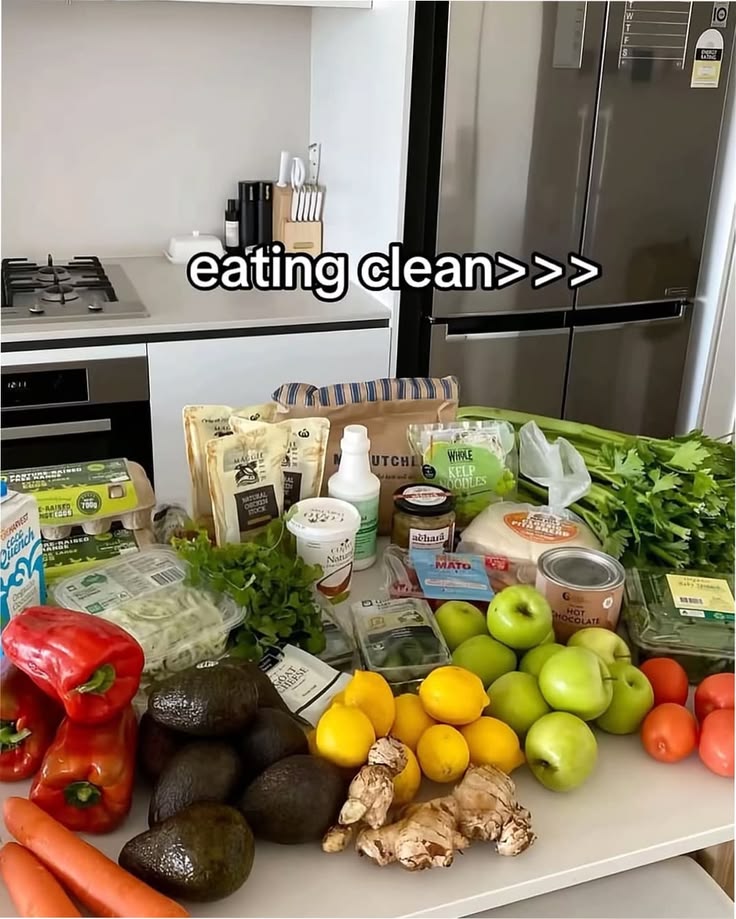 Clean eating doesn't have to be complicated! 🍏🥑 Fueling your