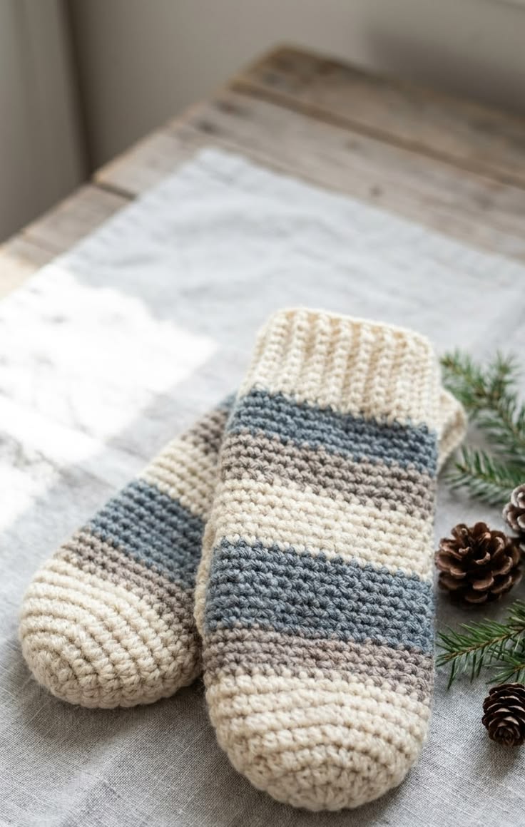 These crochet mittens are perfect for chilly days! 🧶 From co