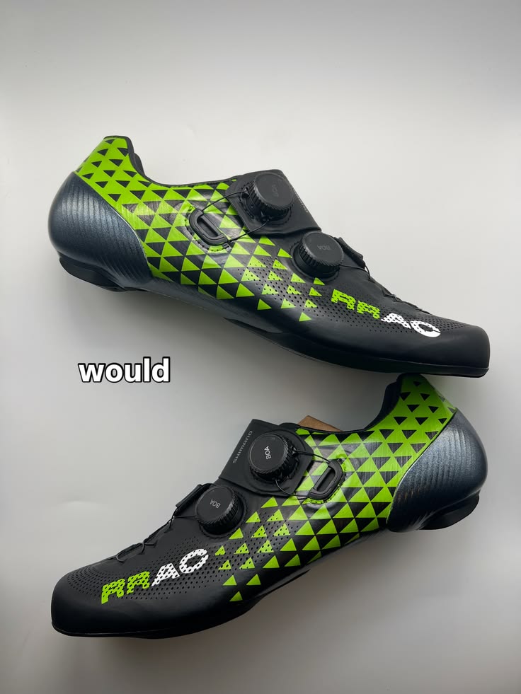 Would you wear a pair of custom shoes? Vote in the poll 👇🏻 I