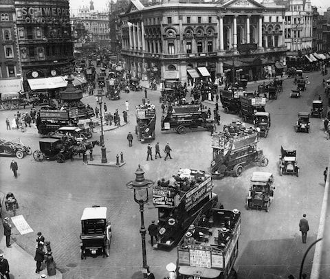 27 fascinating photographs of a London lost to time