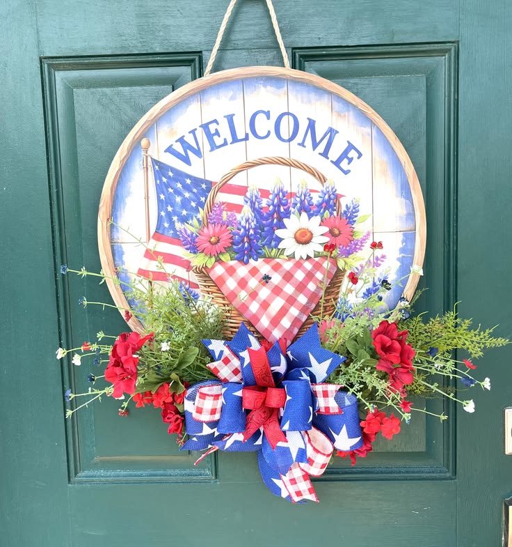 Show your USA pride all season long! This patriotic door han